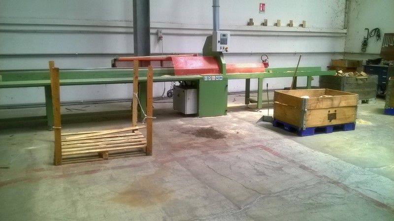 Troncatrice automatica con spintore usata