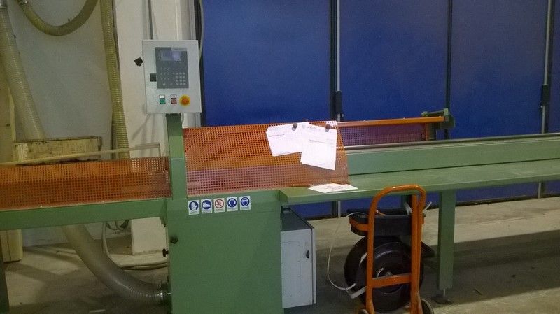 Troncatrice automatica con spintore usata