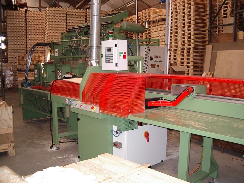 Troncatrice automatica con spintore usata